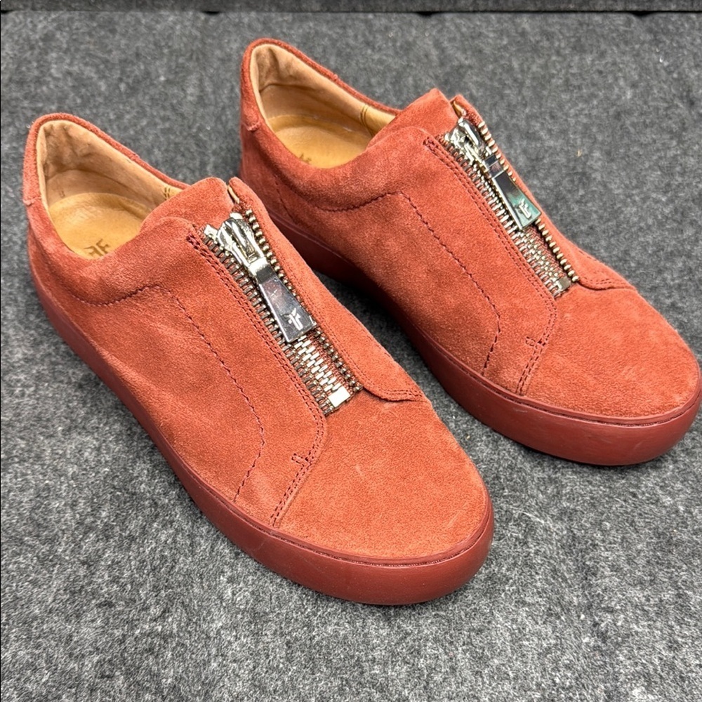Freya Brown Sneakers with Minimalist Design and Rubber Sole